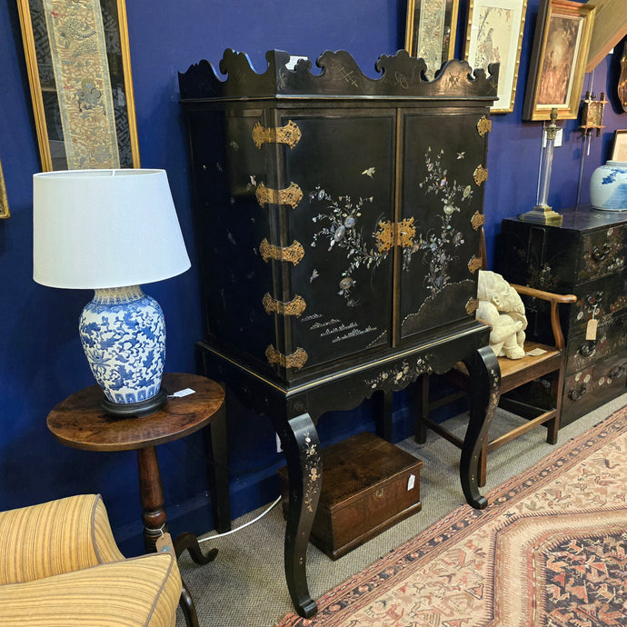 Very-fine-rare-19th-century-cabinet-on-stand-japanese-taste-hard-wood-timber-papier-mache-panels-black-lacquer-inset-mother-of-pearl-decoration-very-high-quality-gilt-metal-fittings-five-graduated-drawers-shaped-cornice-mouldings-gold-flakes-decorative-appeal-splendid-furniture-excellent-condition-restoration-jennens-&-bettridge-english-circa-1850s-for-sale-damon-blandford-antiques-stow-on-the-wold-cotswolds