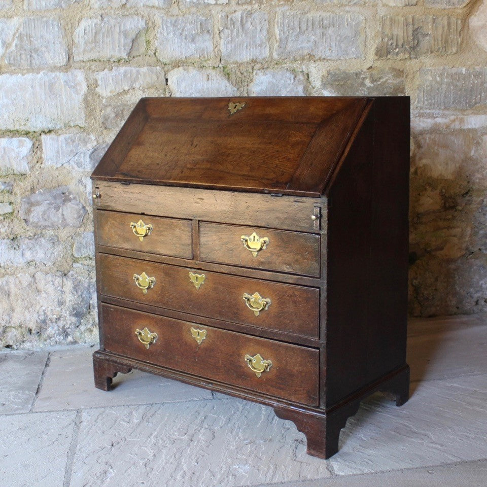 Good Quality C18th Oak Bureau with Fall Front and Fitted Interior