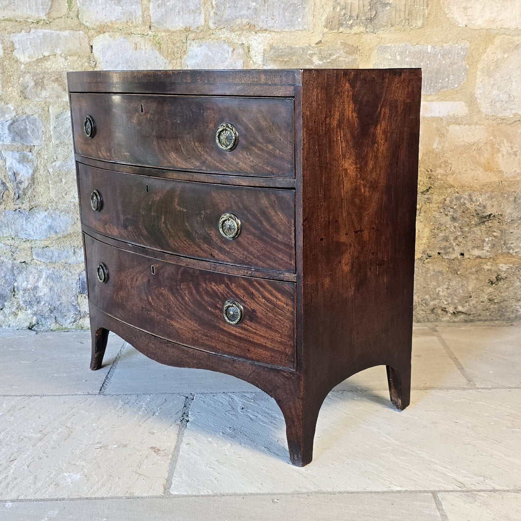 Excellent-example-late-18th-early-19th-century-flame-mahogany-bow-fronted-chest-three-graduated-drawers-wonderful-colour-patination-loved-generation-family-central-london-chelsea-kings-road-fulham-alton-hampshire-war-bonnett-elegant-excellent-condition-for-sale-damon-blandford-antiques-stow-on-the-wold-cotswolds-antique-storage-furniture