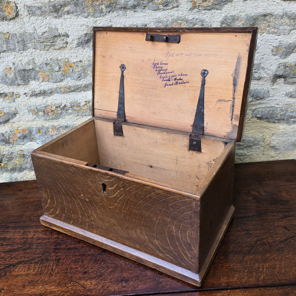 Wonderful-simulated-oak-table-top-chest-excellent-condition-original-faux-bois-scumble-simulating-oak-over-pine-historic-address-underside-lid-significant-interest-attractive-little-storage-chest-excellent-condition-for-sale-damon-blandford-antiques-cotswolds