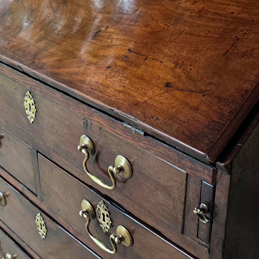 virginia-black-walnut-wonderful-small-proportions-magnificent-bureau-well-figured-fall-front-fitted-interior-drawers-pigeon-holes-storage-well-escutcheons-swan-neck-handles-bracket-feet-excellent-condition-north-america-navel-stores-act-1721-english-circa-1720s-1730s-1740s-1750s-for-sale-damon-blandford-antiques-stow-on-the-wold-cotswolds