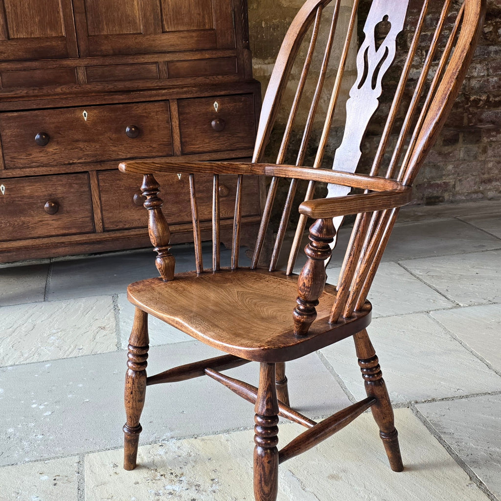 Well-proportioned-windsor-armchair-constructed-in-ash-elm-seat-fruitwood-splat-hoop-stick-back-central-shaped-splat-pierced-decoration-arm-bow-baluster-shape-supports-saddled-seat-turned-legs-H-shape-stretcher-very-comfortable-excellent-solid-condition-Lincolnshire-circa-1860-90-for-sale-damon-blandford-antiques-stow-on-the-wold-anttique-seating