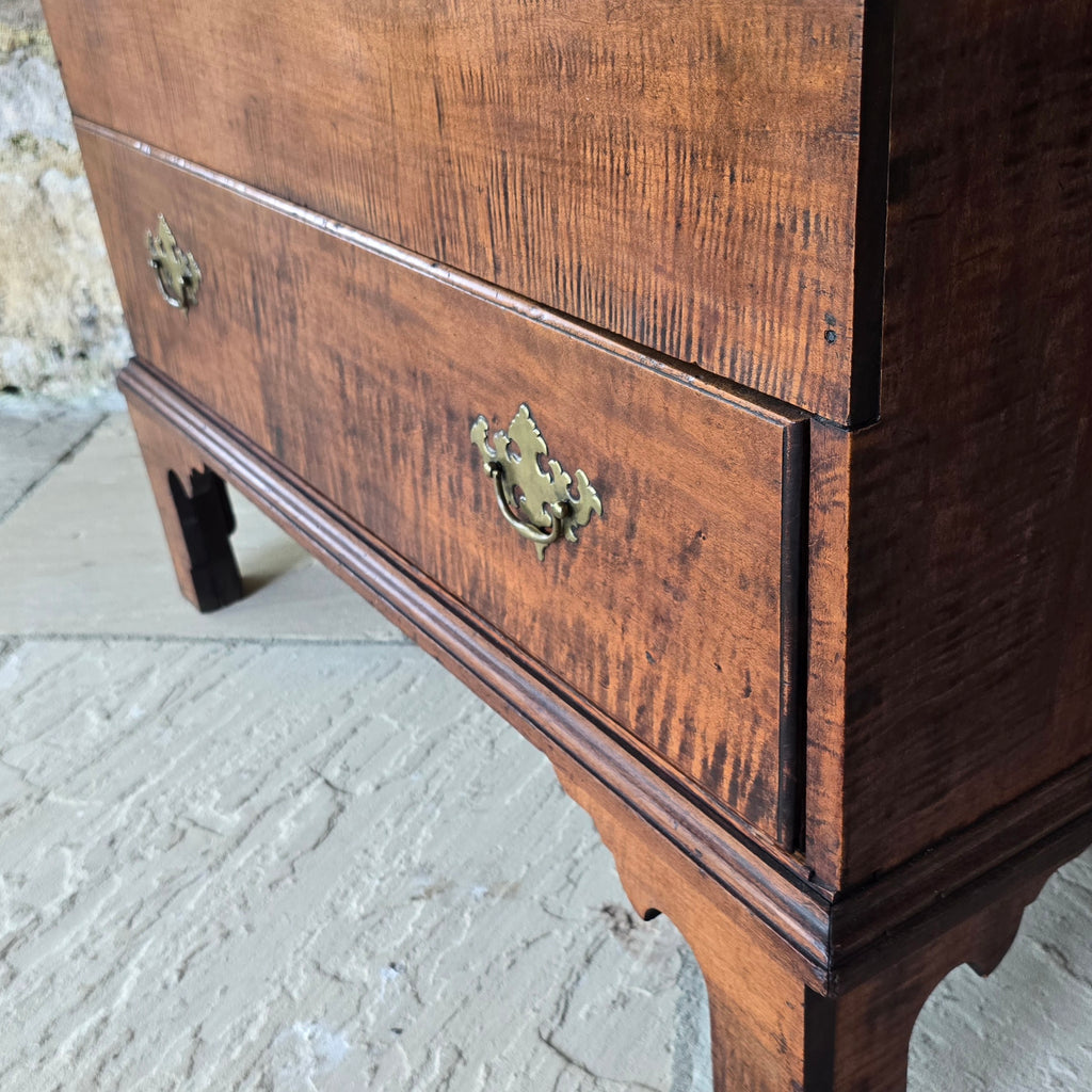 from-the-mrs-henry-ford-II-collection-chest-rare-american-late-18th-century-chippendale- maple-new-england-fiddle-back-maple-eaton-square-london-turville-grange-buckinghamshire-rectangular-top-moulded-edges-lift-up-lid-large-storage-area-full-width-drawer-raised-on-tall scrolling-bracket-feet-period-style-original-brass-handles-lock-escutcheon-excellent-condition-full-sensitive-restoration-excellent-quality-piece-would-sit-well-within-period-contemporary-setting-elegant-clean-lines-fabulous-colour-very-well