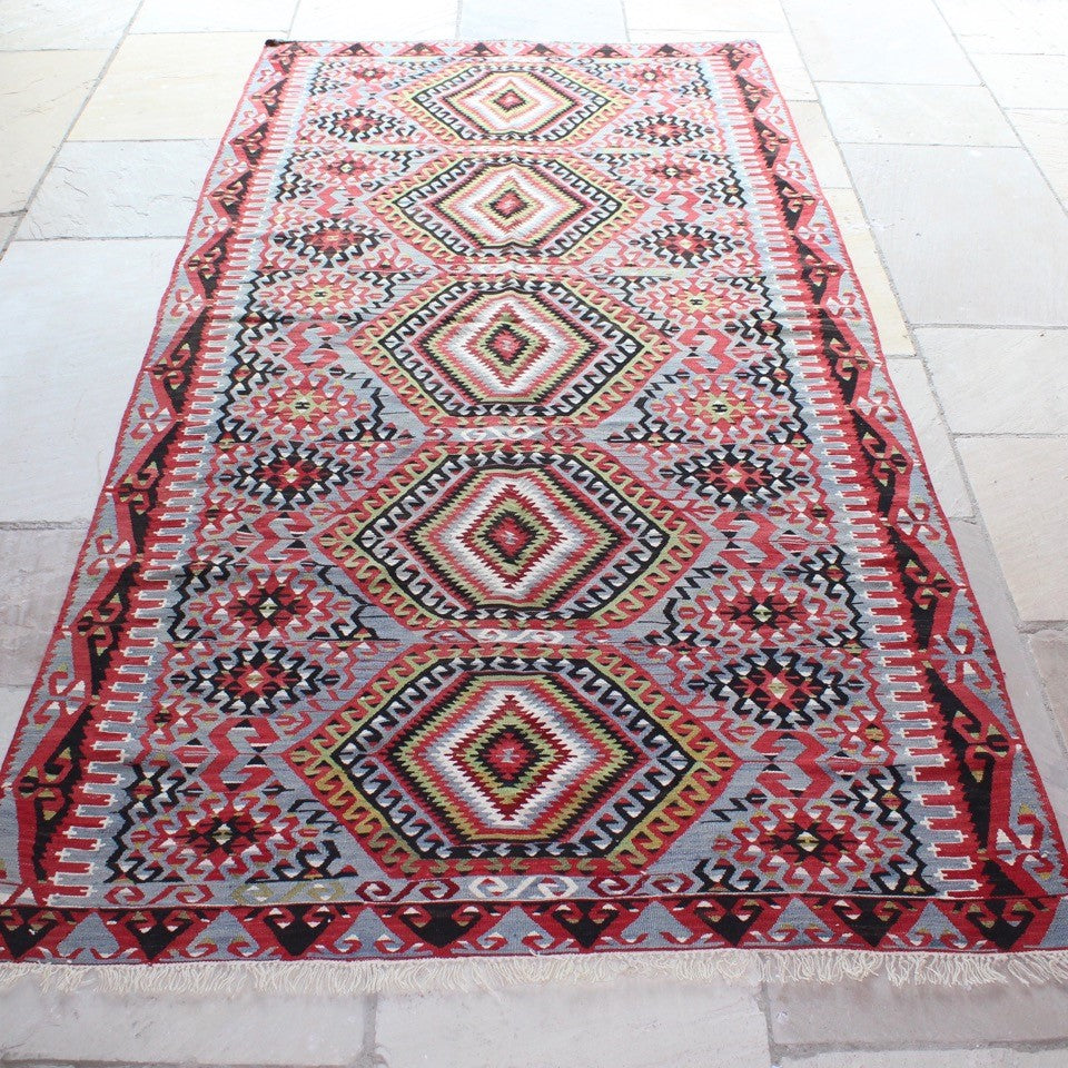 really-attractive-hand-woven-kilim-featuring-five-central-rectangular-chest-motifs-geometric-design-concentric-layers-red-green-black-white-colours-grey-ground-stylised-lozenges-central-area-field-kilim-rams-horns-symbol-power-repeated-boarder-good-quality-kilim-carpet-made-from-hand-spun-wool-yarn-natural-dyes-turkey-circa-1950s--for-sale-stroud-stow-on-the-wold-cotswolds-gloucestershire-interior-design-quality