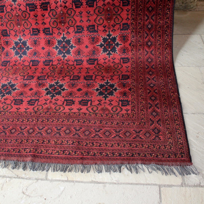 carpet-rug-fringe-red-pink-blue-ground-persian-large-hand-woven-eastern-dame-blandford-antique-vintage-antiques-for-sale-gloucestershire-stroud-gloucestershire-country-house-interior-design